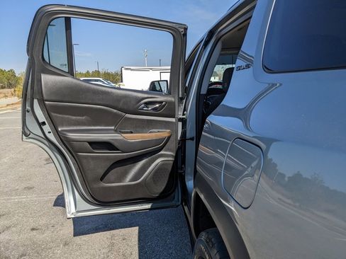 Used 2023 GMC Acadia SLE w/ Driver Convenience Package image 57