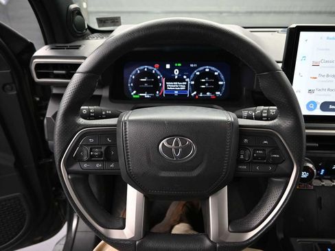 Used 2025 Toyota 4Runner Limited AWD/4WD image 14
