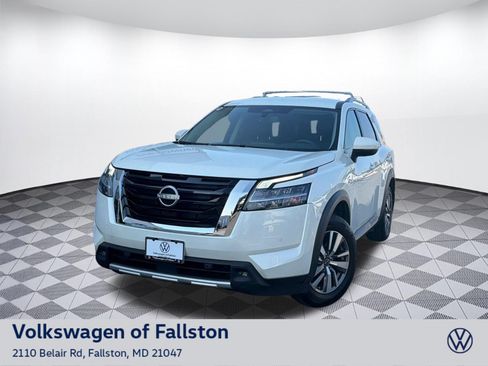 Used 2024 Nissan Pathfinder SL AWD/4WD image 1