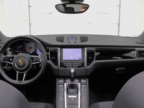 Used 2017 Porsche Macan S image 52