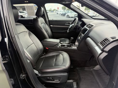 Used 2018 Ford Explorer Sport w/ Equipment Group 401A AWD/4WD image 18