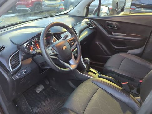 Certified 2022 Chevrolet Trax LT w/ LT Convenience Package image 16