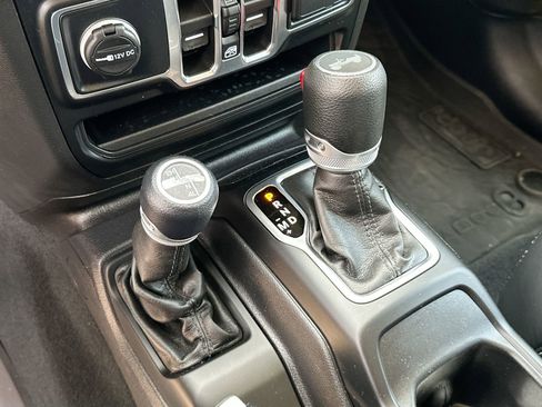 Used 2022 Jeep Wrangler Unlimited Sport image 19