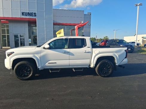 Used 2025 Toyota Tacoma SR5 AWD/4WD image 8
