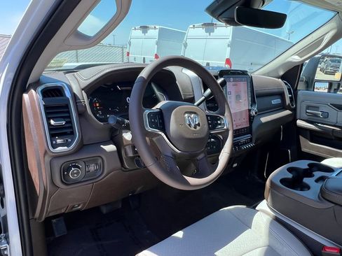 New 2026 RAM 3500 Laramie AWD/4WD image 17