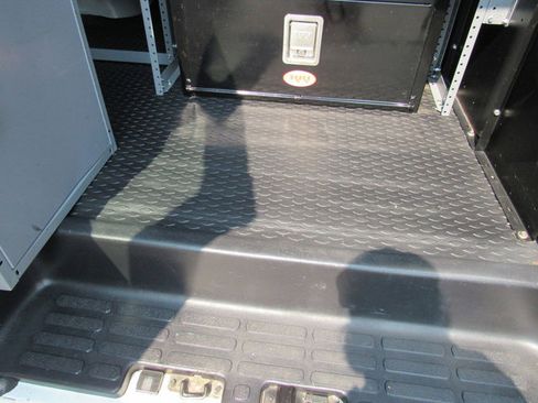 Used 2016 Chevrolet Express 2500 RWD image 19