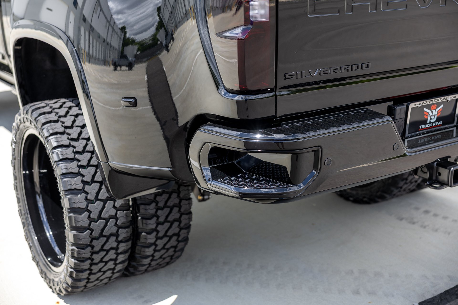 Used 2026 Chevrolet Silverado 3500 High Country w/ High Country Premium Package AWD/4WD image 21