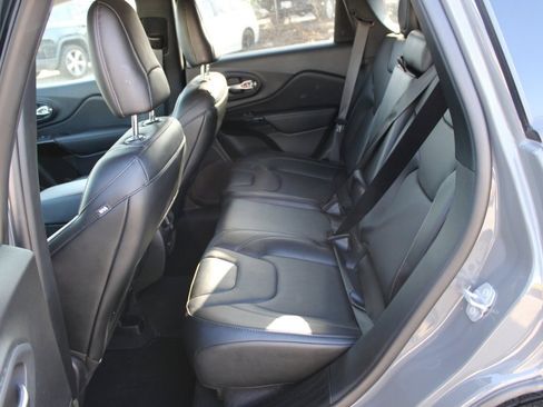 Used 2023 Jeep Cherokee Altitude Lux image 27