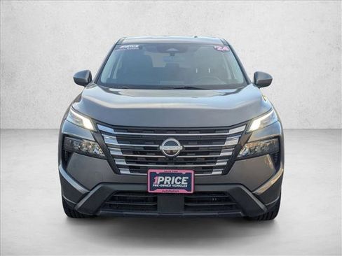 Used 2024 Nissan Rogue SV image 2