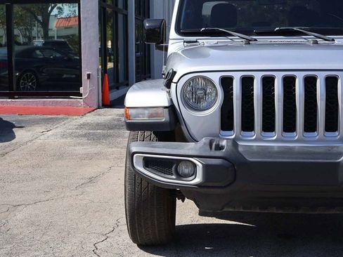 Used 2022 Jeep Gladiator Overland AWD/4WD image 10