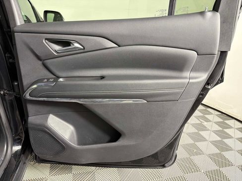 Certified 2024 Chevrolet Traverse LT image 30