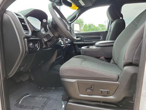 Used 2025 RAM 2500 Big Horn AWD/4WD image 7