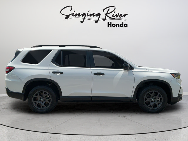 Used 2025 Honda Pilot TrailSport image 8