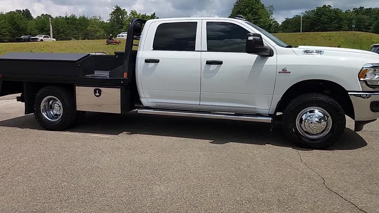 Used 2024 RAM 3500 Tradesman w/ Chrome Appearance Group AWD/4WD image 8