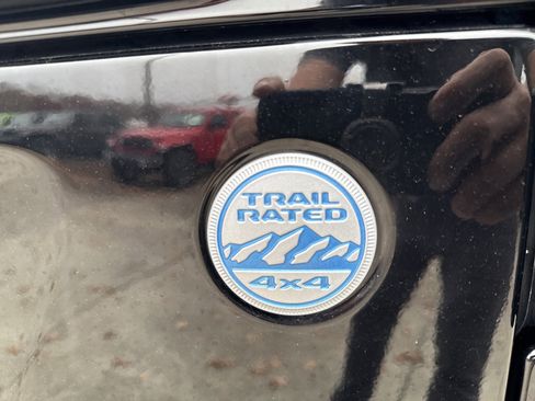 Used 2023 Jeep Wrangler Sahara image 13