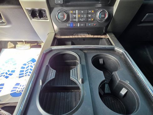 Used 2018 Ford F250 Lariat w/ Chrome Package image 17