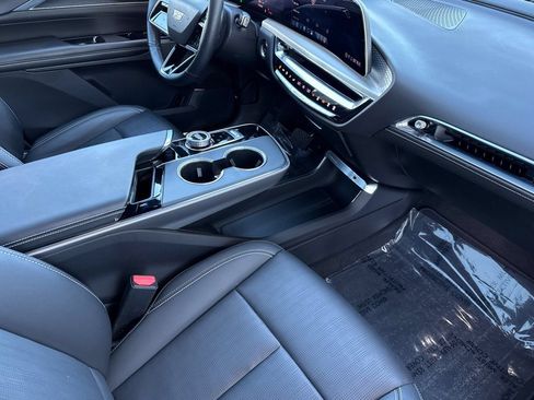 Certified 2024 Cadillac Lyriq Luxury AWD/4WD image 17