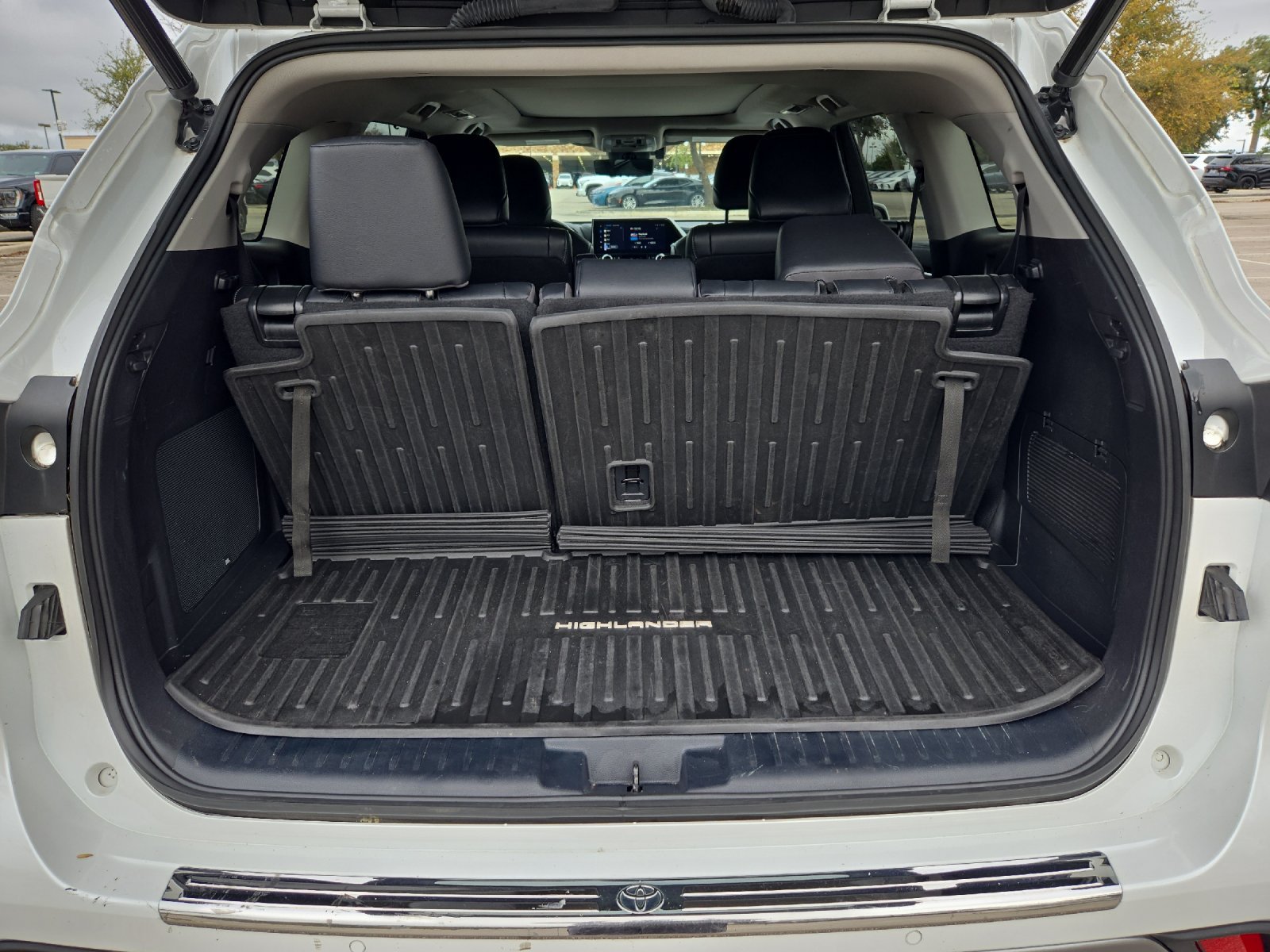 Used 2023 Toyota Highlander Platinum FWD image 15