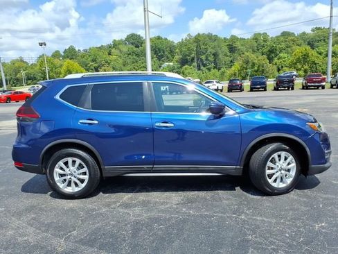 Used 2019 Nissan Rogue SV FWD image 2