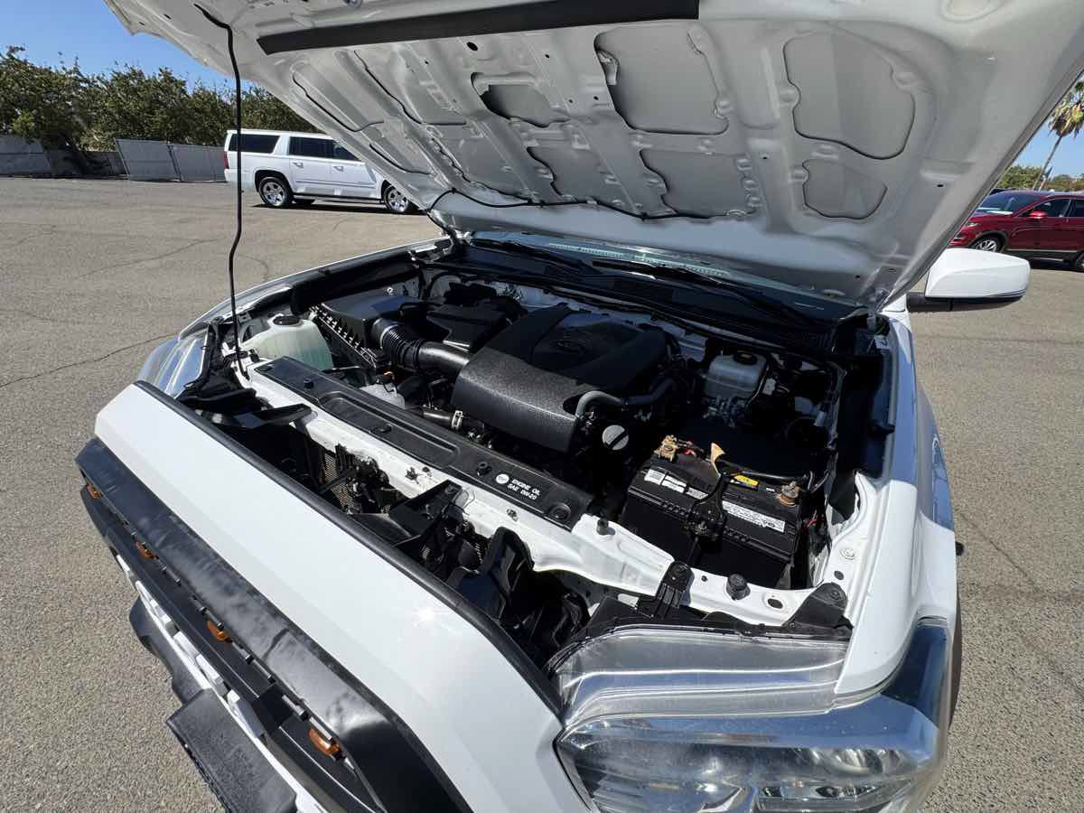 Used 2019 Toyota Tacoma TRD Off-Road w/ Technology Package AWD/4WD image 43