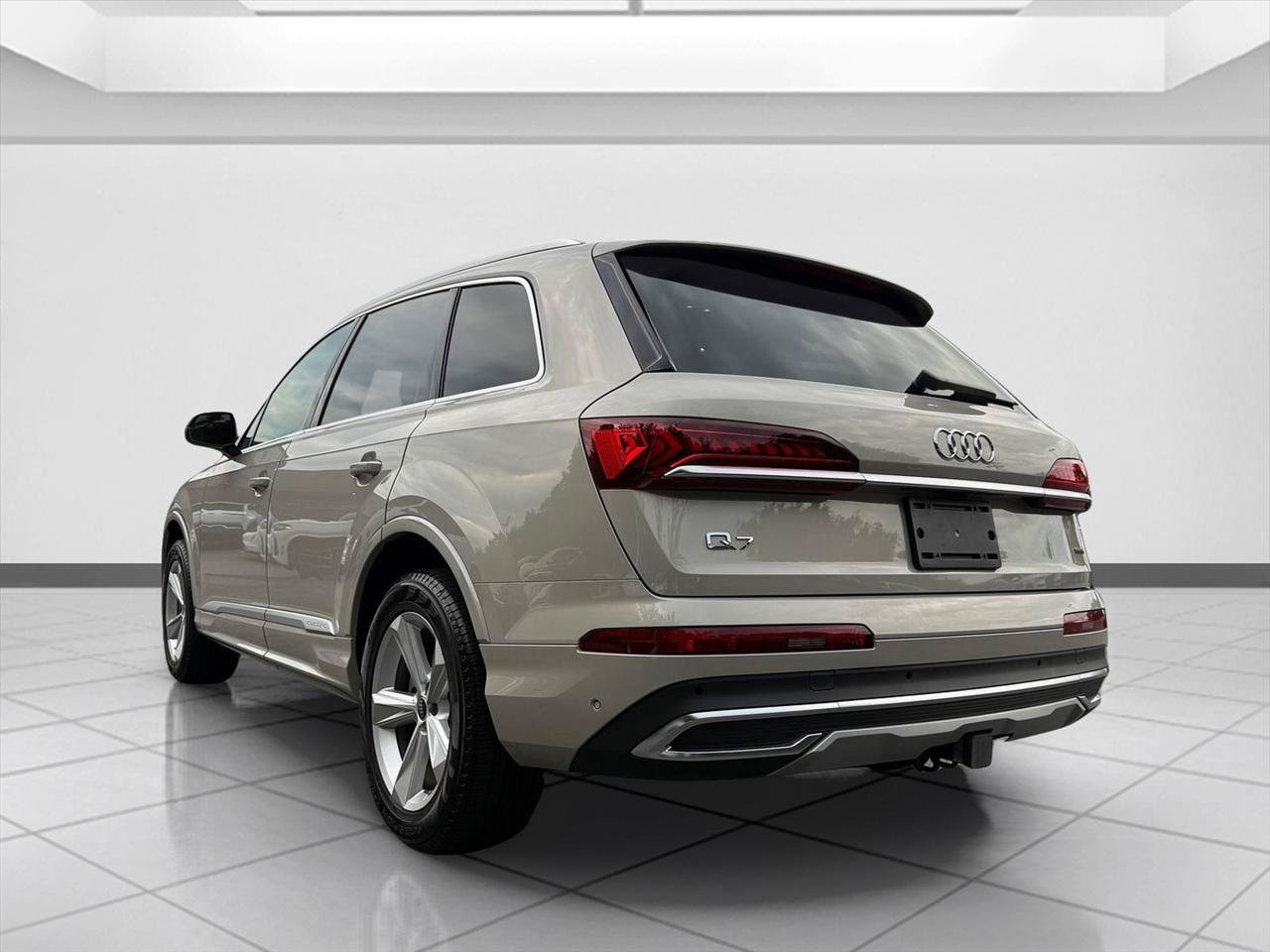 Used 2023 Audi Q7 2.0T Premium Plus w/ Premium Plus Package AWD/4WD image 3