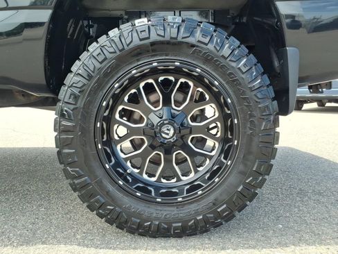Used 2020 Nissan Titan SV w/ SV Convenience Package AWD/4WD image 22