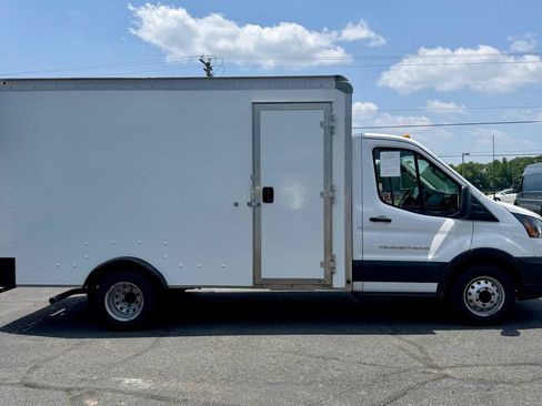 Used 2022 Ford Transit 350 DRW RWD image 5