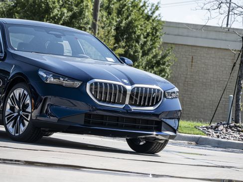 New 2026 BMW i5 eDrive40 w/ Executive Package image 5