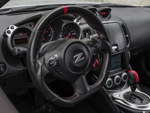 Used 2014 Nissan 370Z Coupe RWD image 15