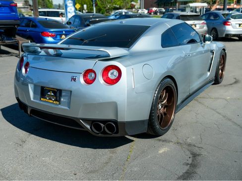 Used 2009 Nissan GT-R Premium AWD/4WD image 12