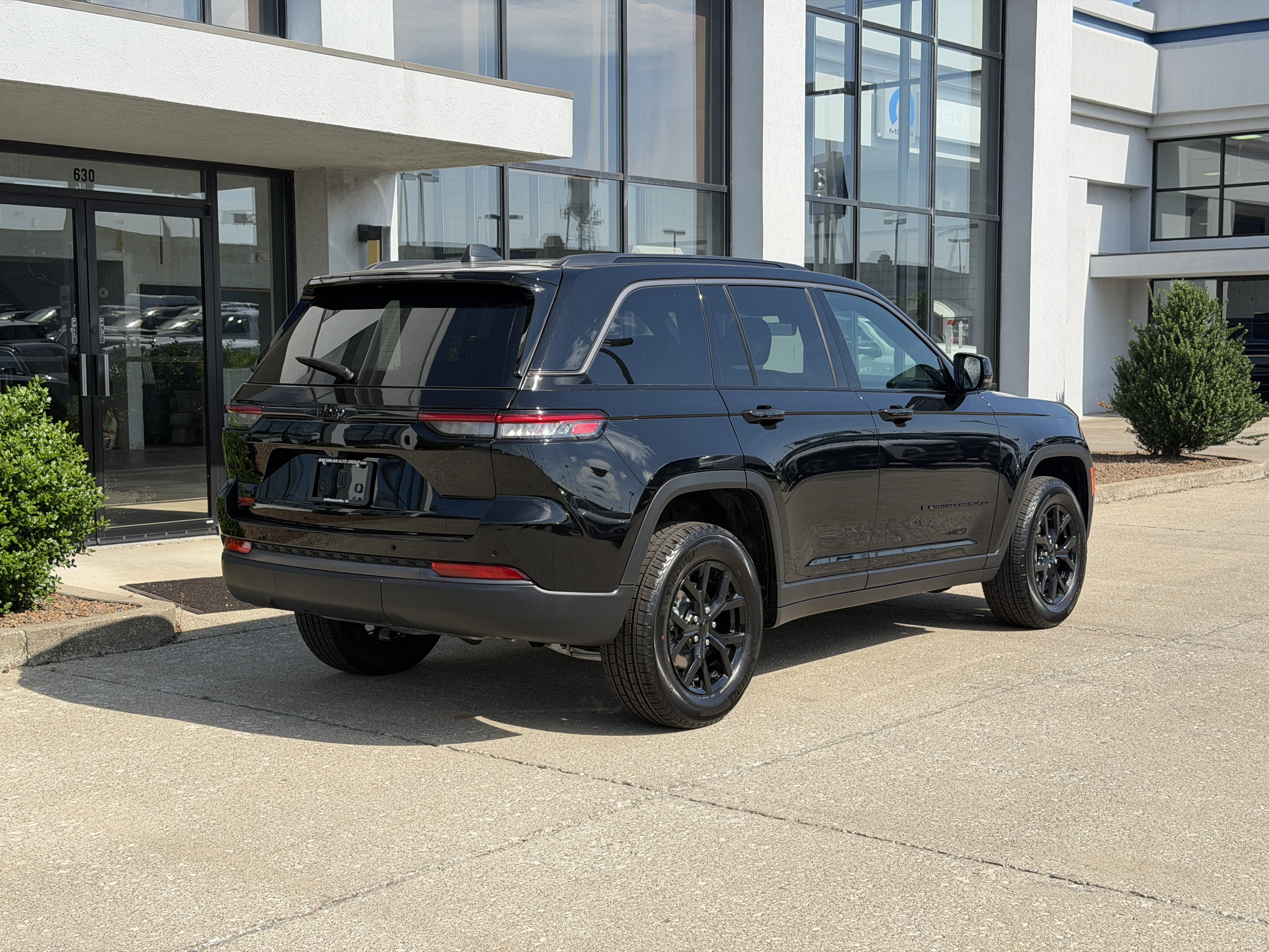 New 2026 Jeep Grand Cherokee Altitude AWD/4WD image 4