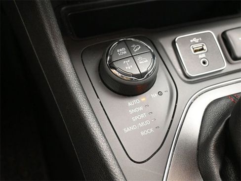 Used 2019 Jeep Cherokee Trailhawk w/ Comfort/Convenience Group image 36