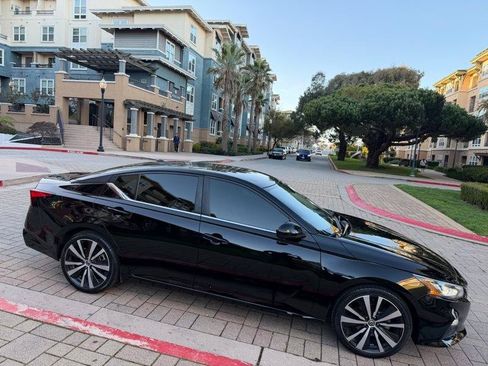 Used 2021 Nissan Altima 2.5 SR FWD image 25