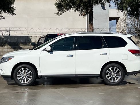 Used 2015 Nissan Pathfinder S image 6