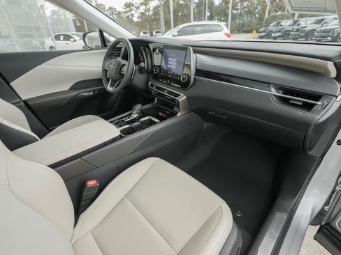 Used 2024 Lexus RX 350 FWD w/ Technology Package image 40