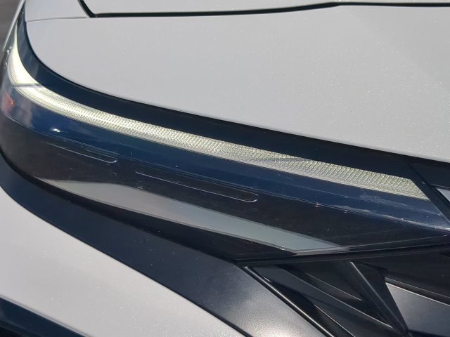 Used 2025 Hyundai Elantra Limited FWD image 9