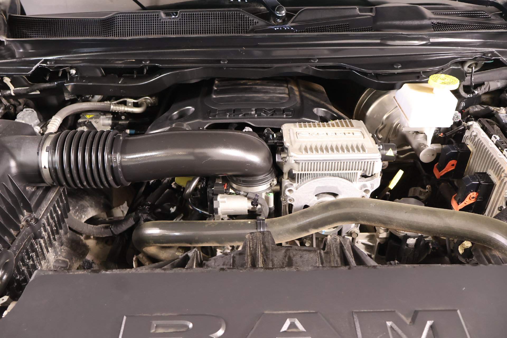 Used 2021 RAM 1500 Laramie w/ Sport Appearance Package AWD/4WD image 18
