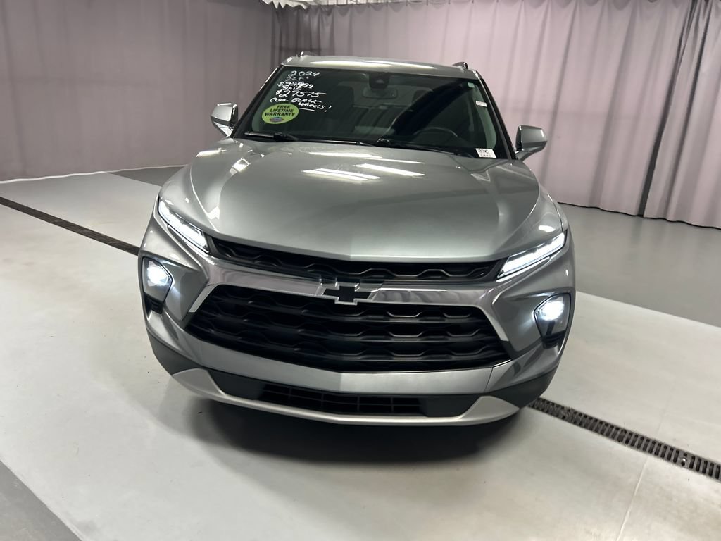 Used 2024 Chevrolet Blazer LT w/ Convenience Package FWD image 2