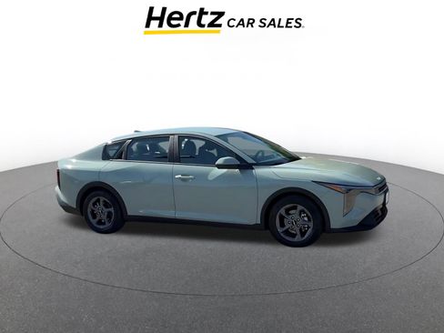 Used 2025 Kia K4 LXS image 1