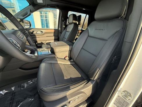 Used 2026 GMC Yukon Denali w/ Denali Reserve Package image 14