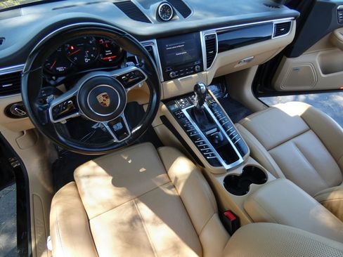 Used 2018 Porsche Macan Sport Edition image 25