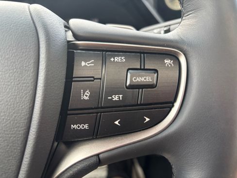 Used 2023 Lexus ES 350 w/ Luxury Package image 19