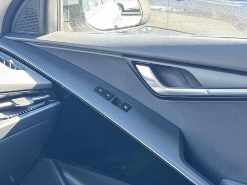 Used 2024 Kia Niro EX image 30