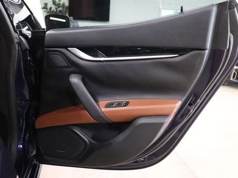 Used 2016 Maserati Ghibli S image 22