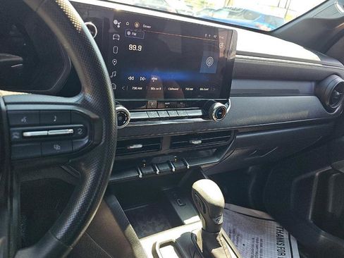 Used 2023 Chevrolet Colorado W/T image 11