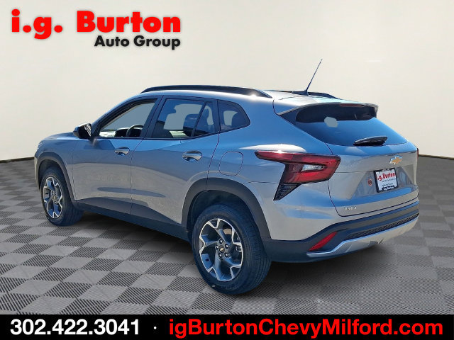 Used 2025 Chevrolet Trax LT FWD image 4
