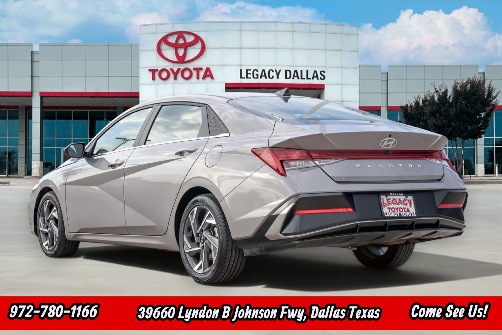 Used 2025 Hyundai Elantra SEL FWD image 8