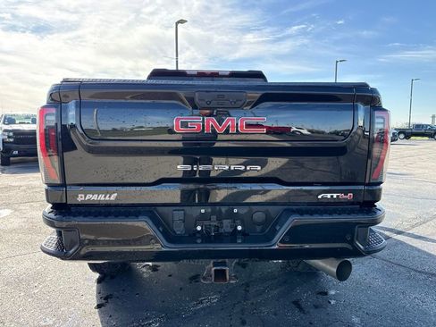 Used 2024 GMC Sierra 2500 AT4 w/ AT4 Preferred Package AWD/4WD image 8