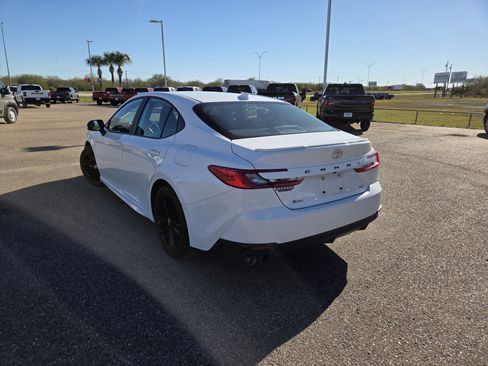 Used 2025 Toyota Camry SE image 5
