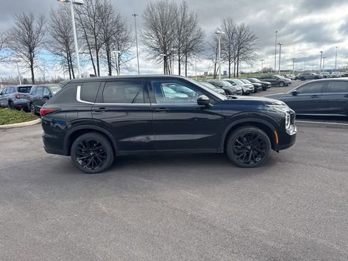 Used 2023 Mitsubishi Outlander SE image 10